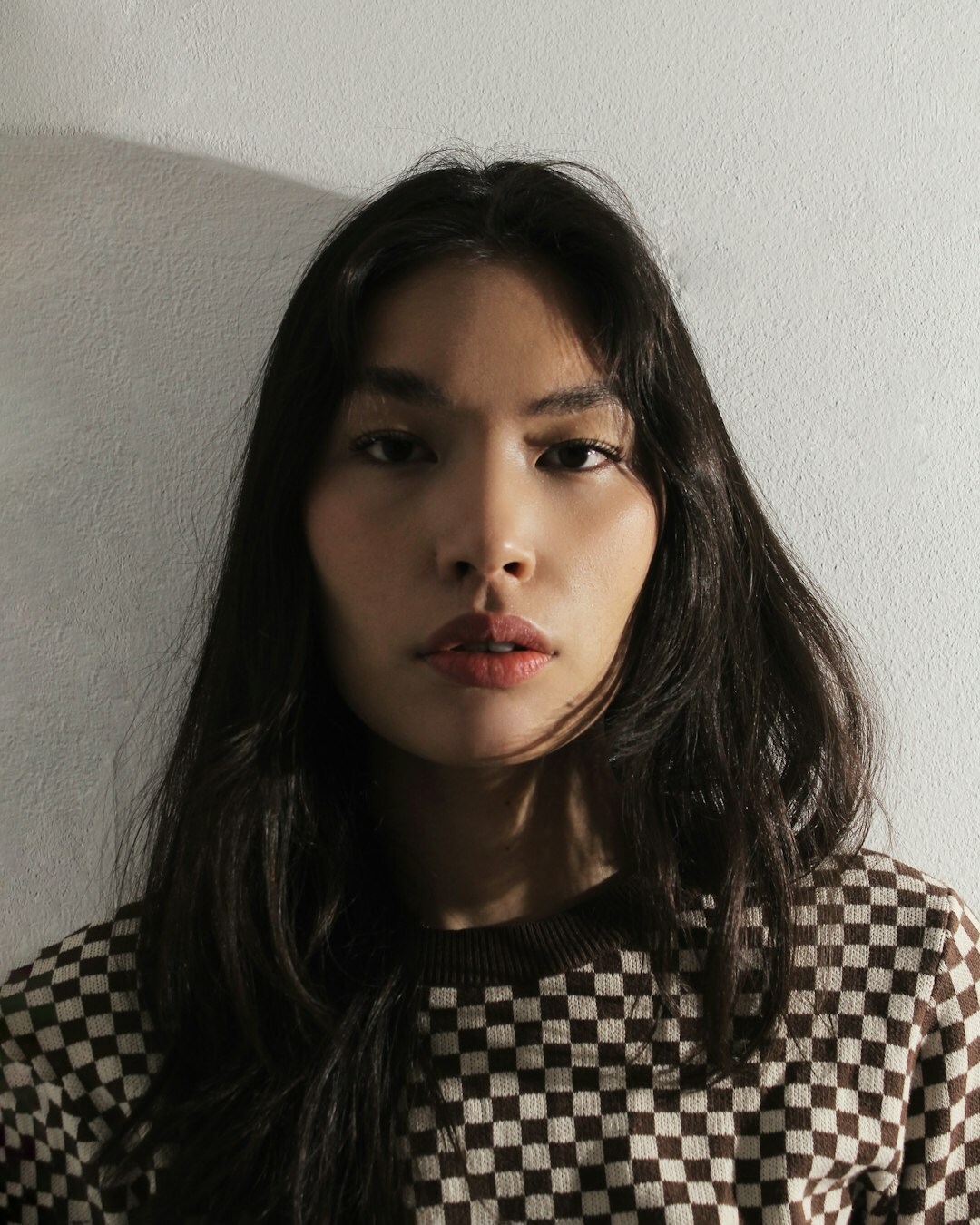 Portrait of a Japanese woman in her 30s, fact checker